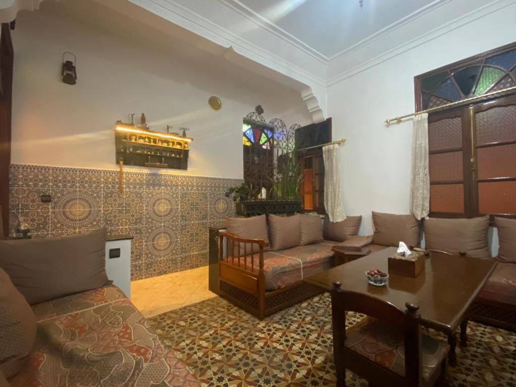 Appartement Meuble 5 Personnes En Plein Centre Ville ラバト エクステリア 写真